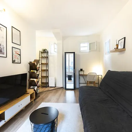 Studio Pour 2 Personnes Quartier Des Batignolles Appartement