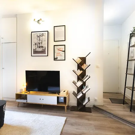 Studio Pour 2 Personnes Quartier Des Batignolles Appartement
